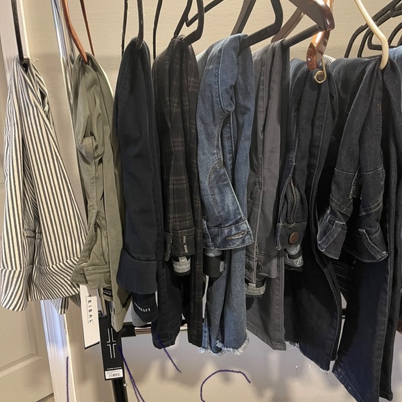 Size 4P and 6P high end jeans!!! New and like-new 4 pairs - Picture 3 of 17